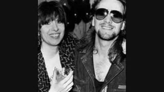 Chrissie Hynde (The Pretenders) - In My Life (live Beatles cover) &amp; slideshow