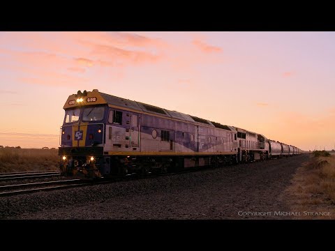QUBE Broad Gauge Grain Train At Sunset - PoathTV Australian Railways