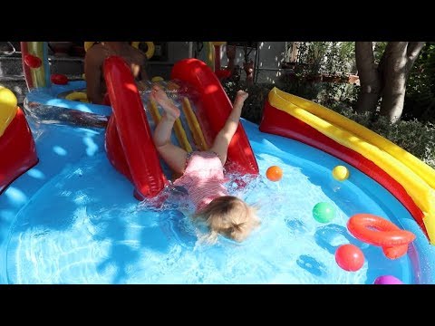 A CAZUT CU FAȚA IN PISCINA  :(