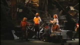 23 Les Miserables, Zweiter Akt, Der Erste Angriff, Trinkt mit mir