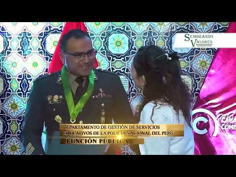 Condecoración Valores en la Función Pública al Crnel PNP Michael Flores