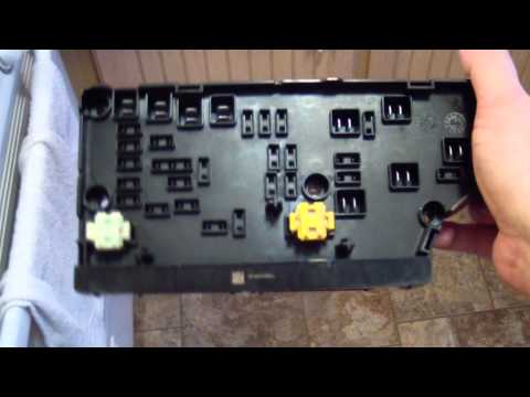 2007 Dodge Caliber TIPM inspection - look at the guts!