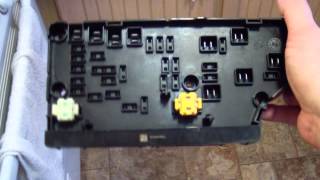2007 Dodge Caliber TIPM inspection - look at the guts!