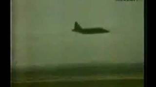preview picture of video 'Sukhoi Su-25 - Macedonia 2001'