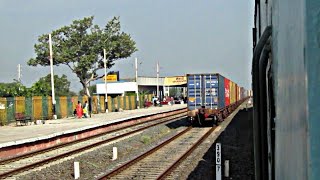 preview picture of video '11126 Gwalior-Indore-Ratlam InterCity Express Skipping Naugawan and Overtaking CONCOR freight'