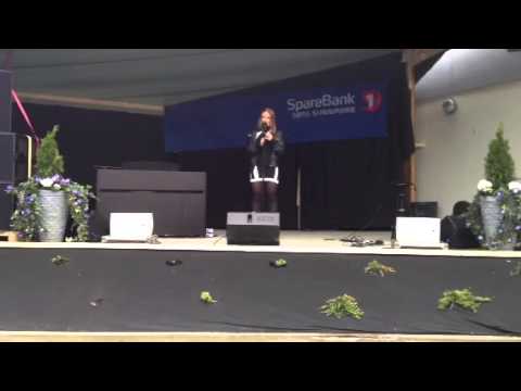 Annsofi på Hjørundfjorddagane 2013