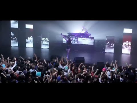 Tara McDonald - So Happy In Paris Olympia Hall (Live)