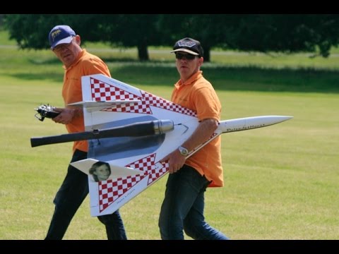 ② AMAZING 250 MPH RC PULSE JETS AT WESTON PARK RC MODEL AIRCRAFT SHOW - 2014