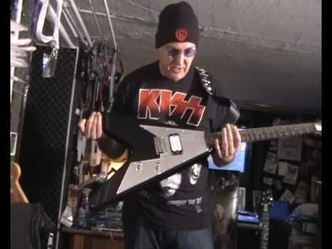 Paul Stanley KISS Washburn Flying V Collector Pack Report by MIKE STONE