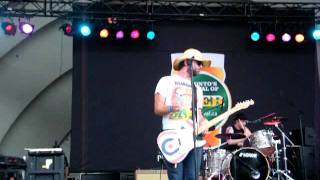 THE TREWS ~ &quot;Not Ready To Go&quot;, &quot;30 Days In The Hole&quot; &amp; &quot;So She&#39;s Leaving&quot; live at Beerfest