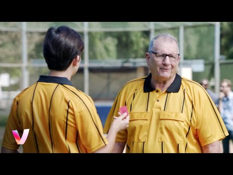 Referee Jay Forgets His Whistle | Modern Family | VTM