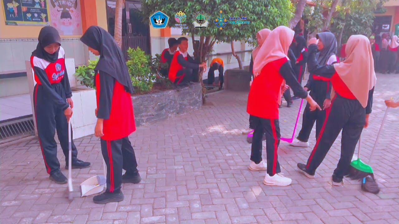 Gerakan Bersih (GeBer) Sidoarjo di SMPN 2 Taman