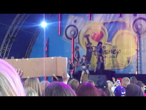 Taylor Jones - Rock this party @ I love Disneychanel zomertour Oostende