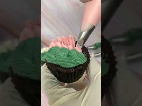 Frosting cupcakes