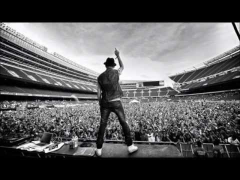 Julian Jordan vs. Bassjackers & Thomas Newson - The Takedown vs . Wave Your Hands (John Blay MashUp)