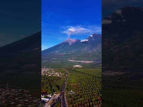 Volcanes fuego y acatenango desde la RN14 #nature #drone