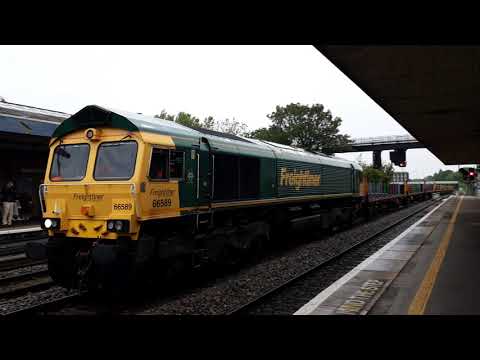 Freightliner Class 66 speeding through Oxford.