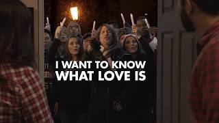 Foreigner’s Kelly Hansen Spreads Holiday Cheer