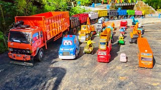 Download lagu WADIDAU !!! Mobil Truk Tronton Panjang Bongkar Mainan Mobil Mobilan Truk Molen, Bus Telolet, Ambulan mp3