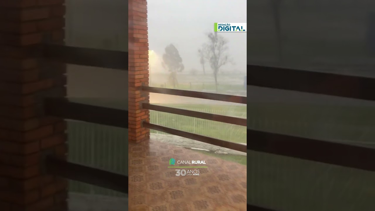 Temporal escurece manhã e moradores registram chuva forte e ventos em Rosário do Sul (RS)