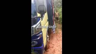 preview picture of video 'off road truck sawit terbang berangkat kosong pulang petak an.driver kancil oleng'