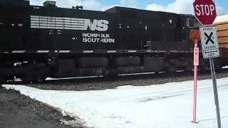 preview picture of video 'NS one car train in Halifax, PA 2-12-11'