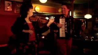 La Strada speelt Italiaanse Wedding Tarantella