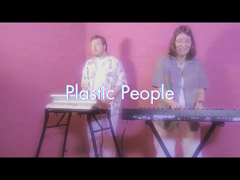 Paraphon - Plastic People [Official Music Video]