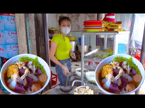 30 Years Famous Noodles Soup In Phnom Penh - Cambodian Street Food