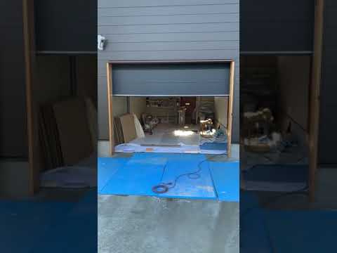 電動スチール製ガレージドア【Eシリーズ】RVタイプ(日本ドアコーポレーション株式会社)