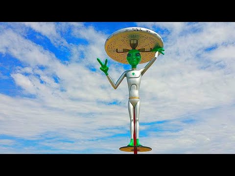 CA Beef Jerky UFO Store Tour/ Alien Fresh Eating Jerky/ Baker in the Middle of the Desert California