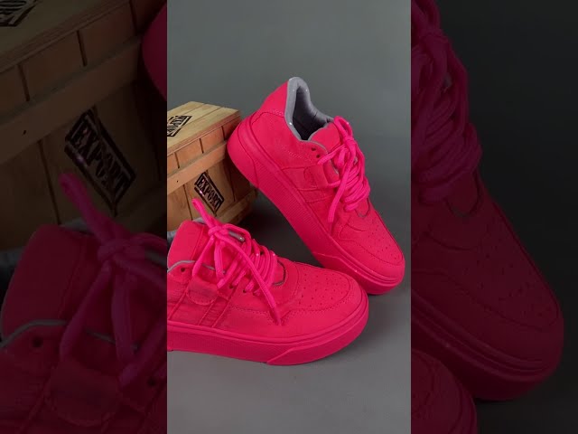 Vídeo relacionado con Amazon Essentials Zapatillas clásicas de caña Baja, Color Negro, Talla 2.5