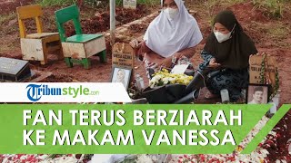 Kagum dengan Perjuangan Vanessa Angel dan Bibi Ardiansyah, Fan Ibu Gala Sky Terus Berziarah di Makam