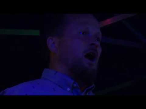 KULLESE MOOSIJAD (solist RAUL MIKSON tenor) - Kerjuse laul (Kõik roosid ma kingiksin sulle)