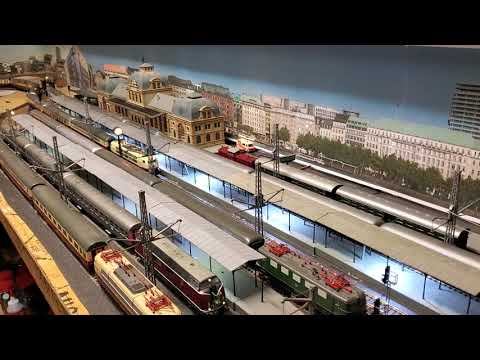 Modelleisenbahn / Model train H0 Roco E103 sound with 1970's Rheingold