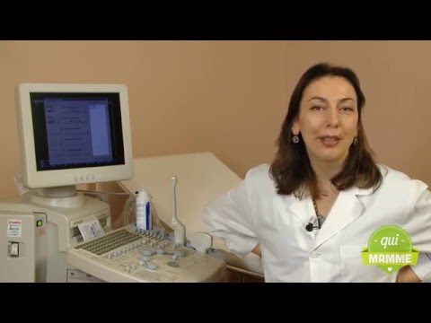 Schiena e muscoli del collo sono doloranti e tirare Parte bassa della schiena dolorante e rinuncia nelladdome