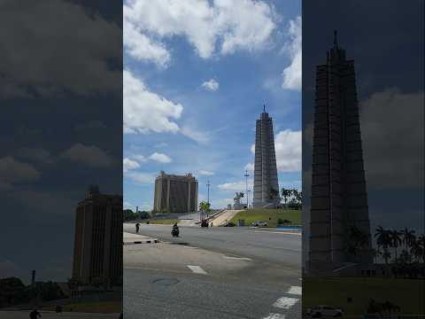 Las calles  están vacías #cuba#habana#laesquinahababera#lahabana