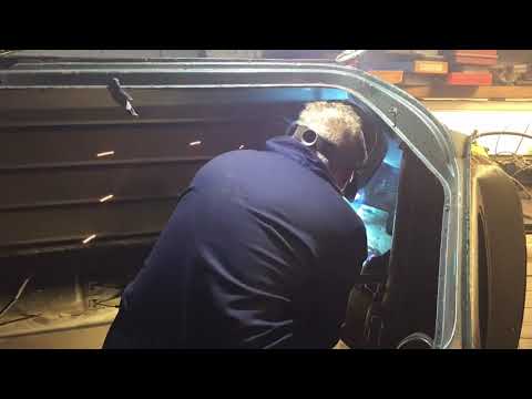 1964 Mk1 Mini Restoration S2 Ep83 - Floor