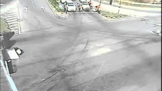 preview picture of video 'INCRÍVEL  ACIDENTE COM 3 MOTOS - ITAPERUNA - RJ'