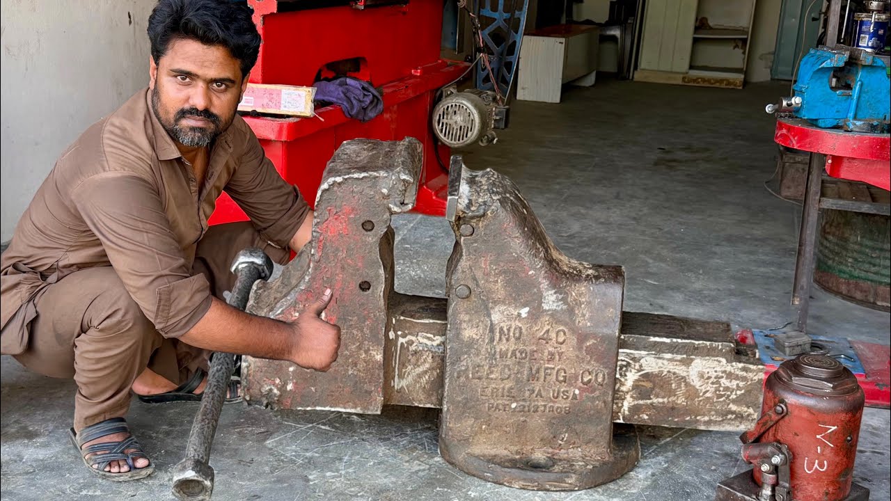 I Found This Rusted Bench Vise in the Trash – Can It Be Saved?