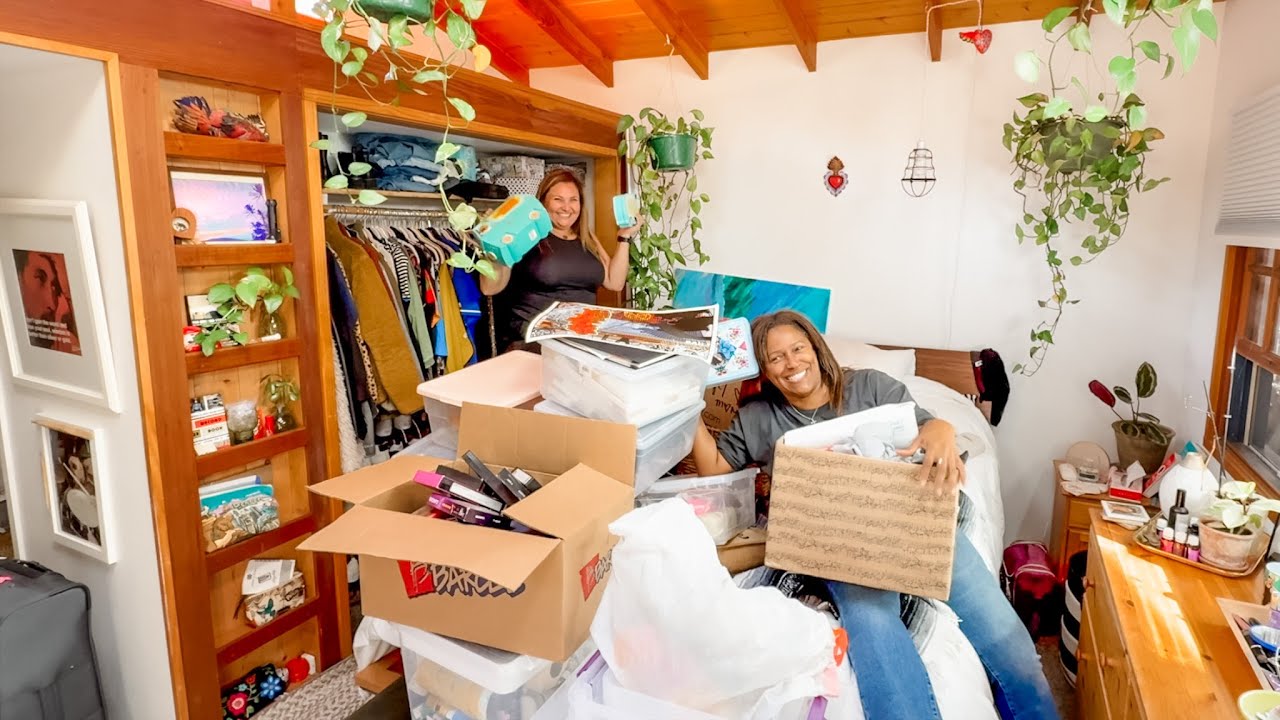 MAXIMALIST TRIES TO LET GO! DECLUTTERING SENTIMENTAL ITEMS WITH MY BESTIE (Becky is back❤️🏡✨)