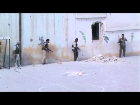 اشتباكات خلال اقتحام أحد مقرات النظام في حي سيف الدولة في حلب من قبل لوا درع الشهباء