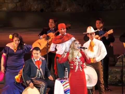 Viva La Tradicion: Voces Y Leyendas  Deyra Barrera sings 