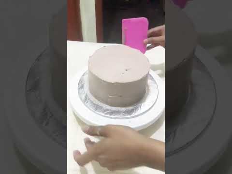 Moist chocolate cake…with super classy taste….satisfying dripping😍