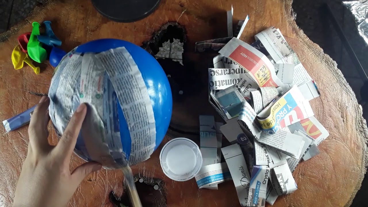 ¿Cómo hacer una máscara con papel periódico y un globo? parte 1