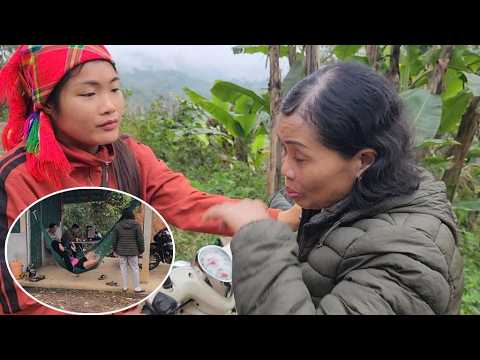 Phong's mother found her son's behavior very strange, so she went to find out the truth.