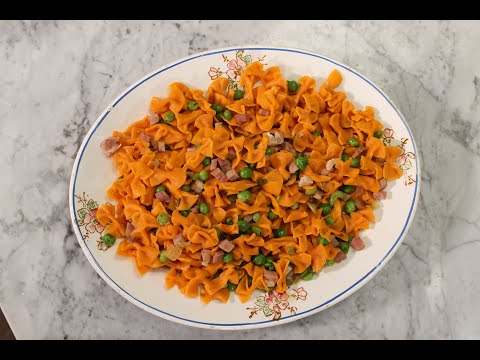 Strichetti rossi con prosciutto e piselli