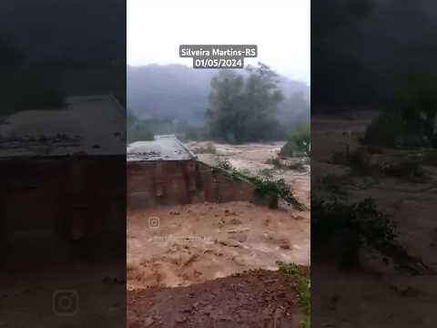 RS a força da água levou a ponte embora, impressionante #chuvas #riograndedosul #enchente #shorts