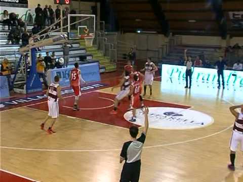 FMC Ferentino, primo canestro in A2 Gold di Vincenzo Roffi Isabelli (1/2/2015)