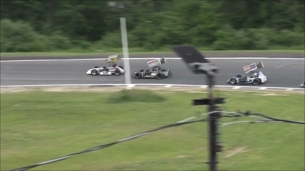 Star Speedway Supers Feature Action